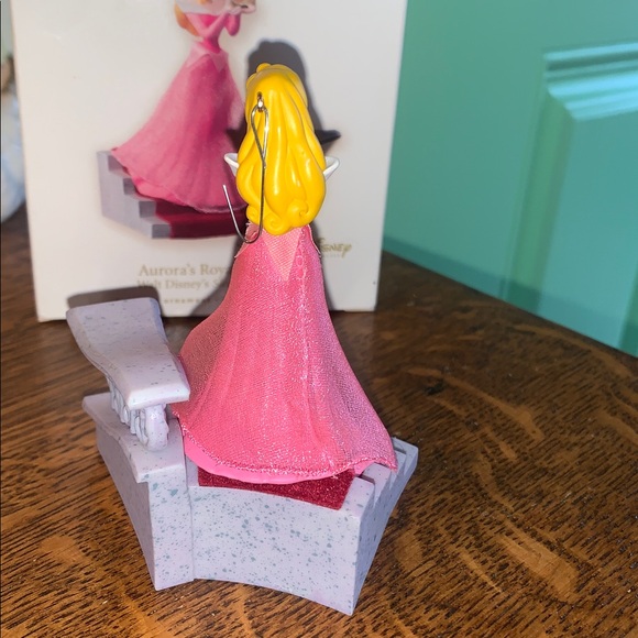 Hallmark Keepsake Aurora Sleeping Beauty Ornament 2008 - Picture 4 of 7
